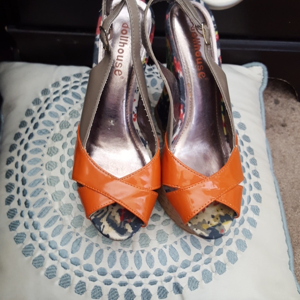 Dollhouse two tone with floral wedge heel